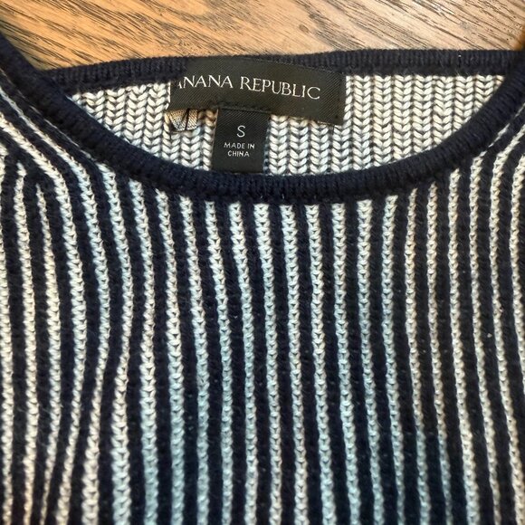 Sweater Halter & Crop Top - Picture 2 of 3